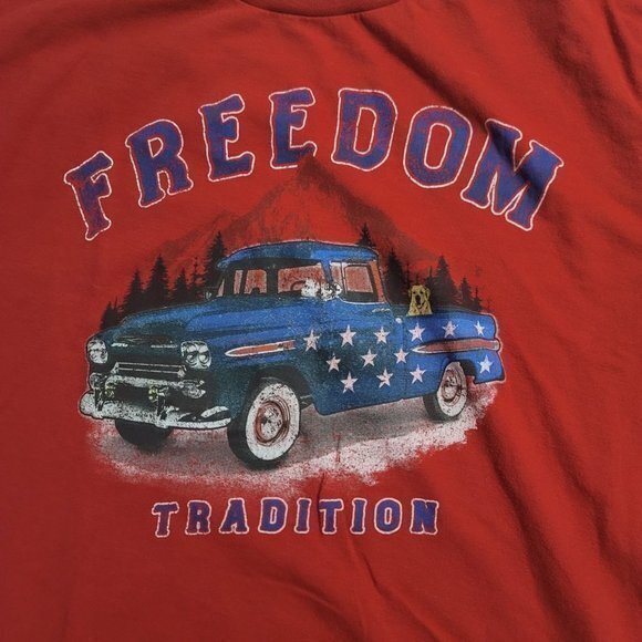 Freedom Tradition Men's Size Large Red Truck USA Patriotic T Shirt - Picture 2 of 4